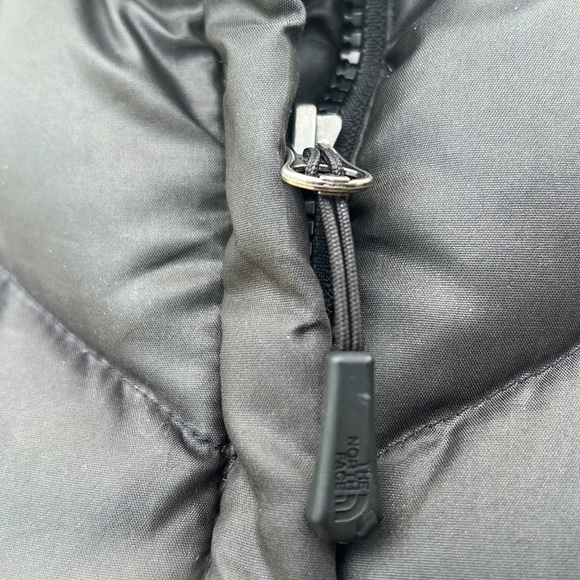 The Northface black Heathered 550 down Vest sz Large - Picture 9 of 11